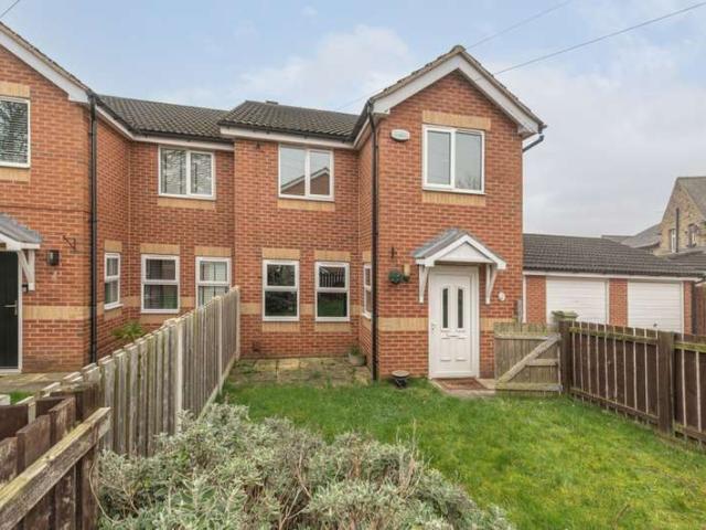 House for sale in Huddersfield, West Yorkshire