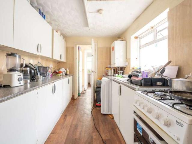 House for sale in Upton Park, Plashet