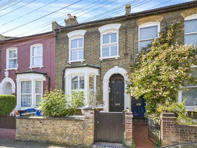 House for sale in Nunhead, Greater London