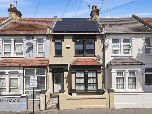 House for sale in Little Ilford, Greater London