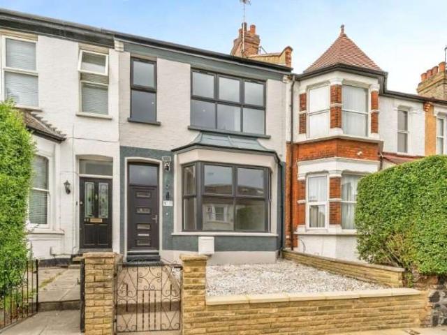 House for sale in Finchley, Greater London