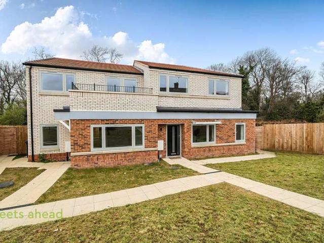 House for sale in London Borough of Croydon, Kenley