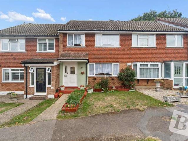 House for sale in Pilgrims' Hatch, Brentwood