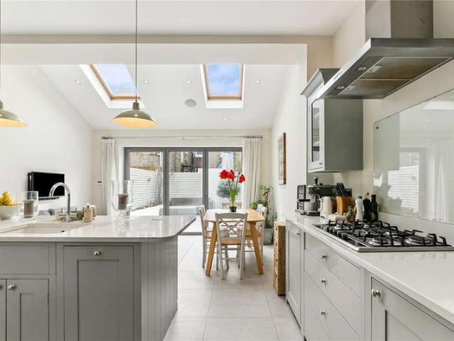 House for sale in Earlsfield, Greater London