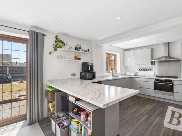 House for sale in Pilgrims' Hatch, Navestock Side