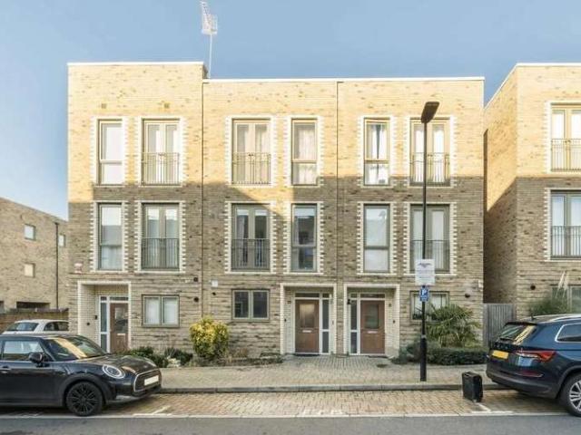 House for sale in Colindale, Greater London