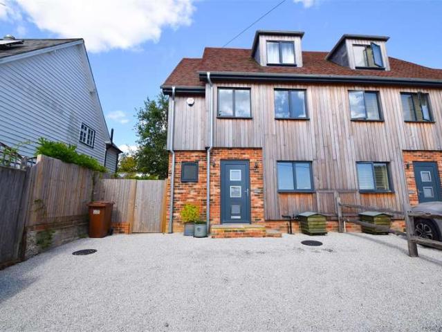 House for sale in Ewhurst, Heathlands