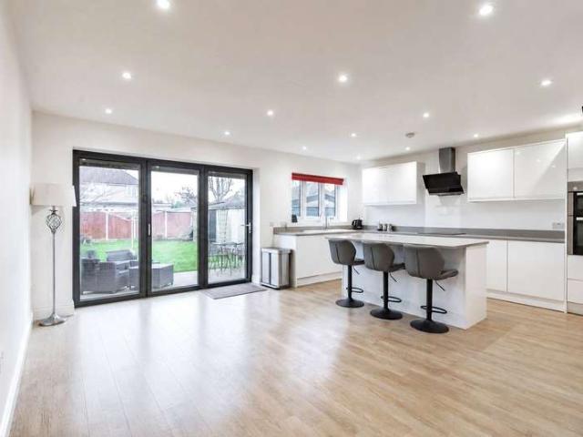 House for sale in Elm Park, Greater London