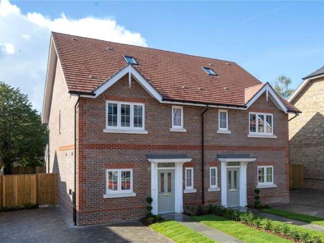House for sale in Martin's Heron, Winkfield
