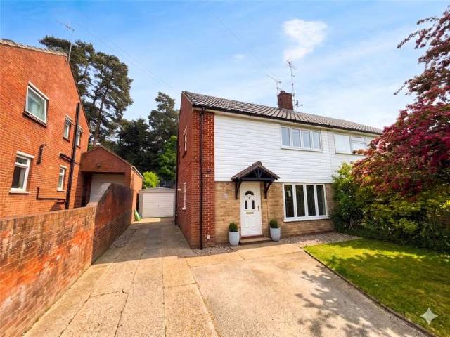 House for sale in Heatherside, Heol-las