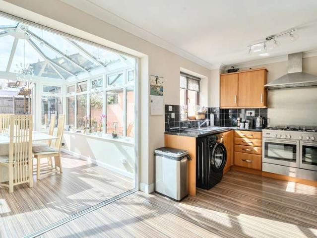 House for sale in Kingswood