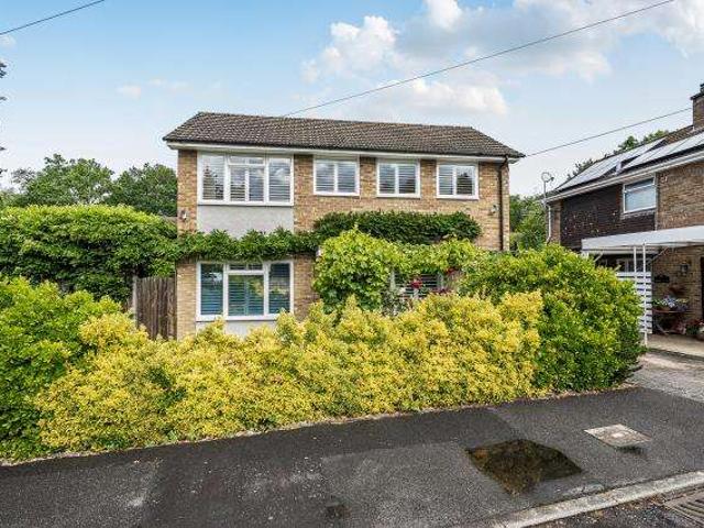 House for sale in Old Dean, Heol-las