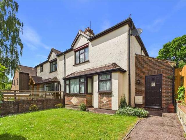 House for sale in Heol-las, Surrey