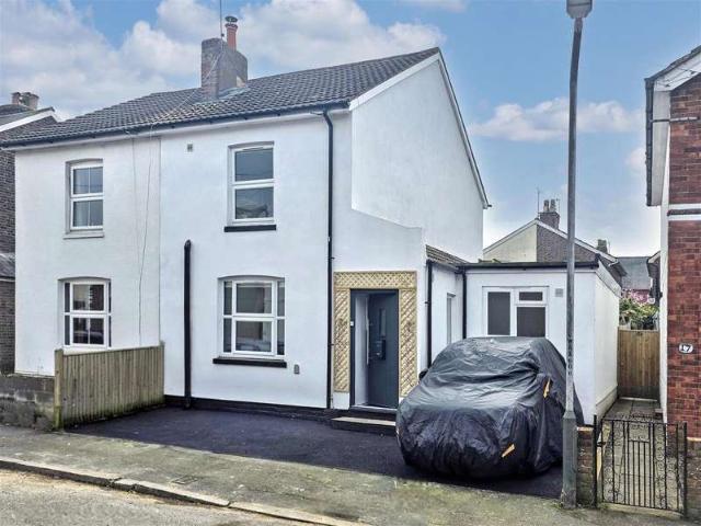 House for sale in Southborough, Sandown Park