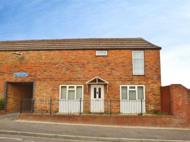 House for sale in Laindon, Essex