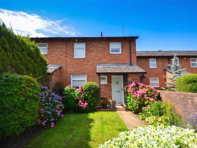 House for sale in Heol-las, Surrey