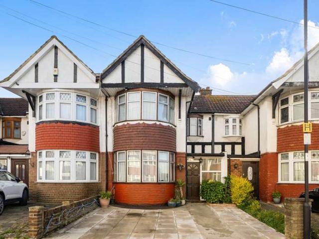 House for sale in Bowes, Greater London