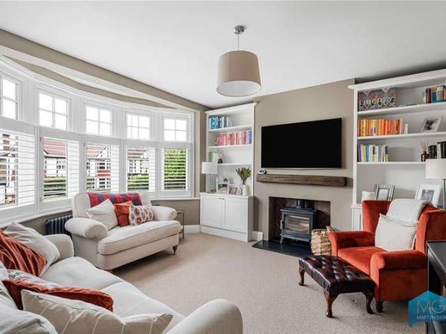 House for sale in West Finchley, Greater London