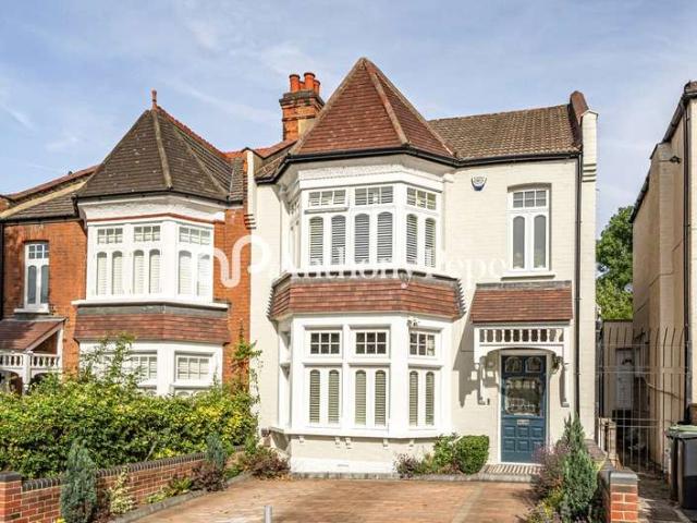 House for sale in Palmers Green, Greater London