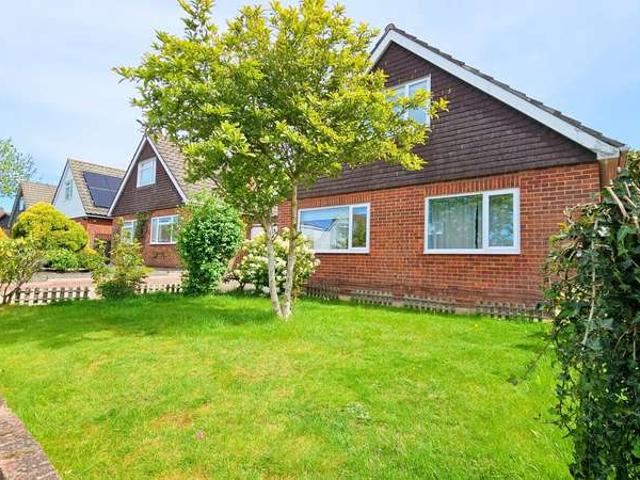 House for sale in Heol-las, Surrey