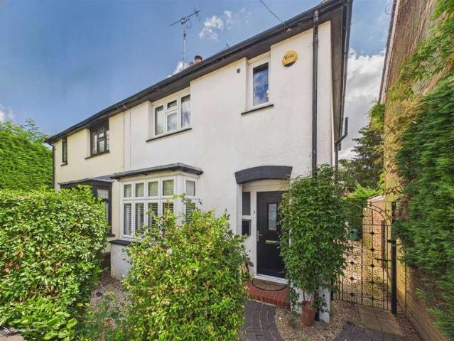 House for sale in Hillview, Surrey