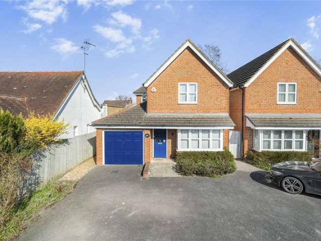 House for sale in Heol-las, Surrey