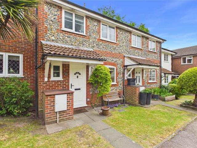 House for sale in Heol-las, Surrey