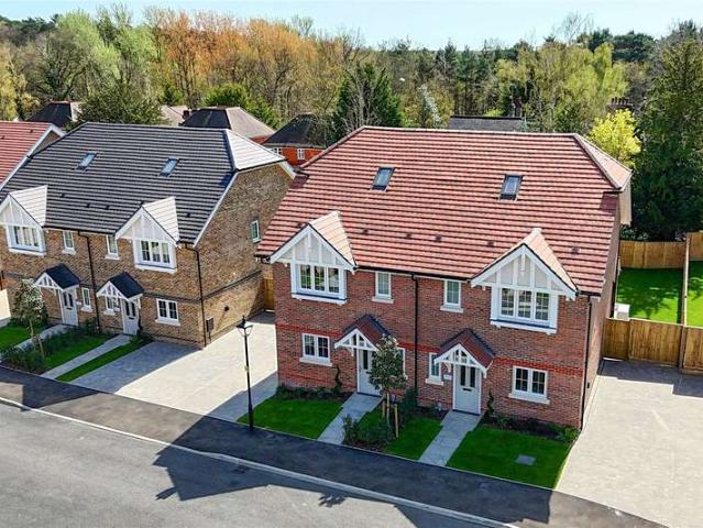 House for sale in Martin's Heron, Winkfield