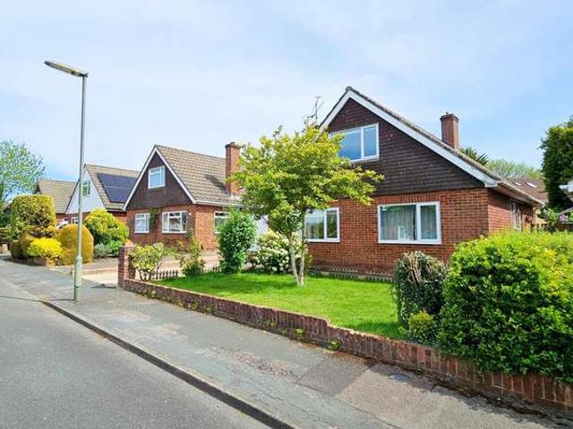 House for sale in Heol-las, Surrey