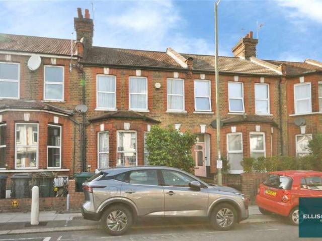 House for sale in Finchley, Greater London