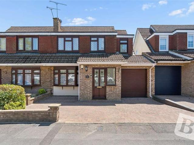 House for sale in Pilgrims' Hatch, Navestock Side