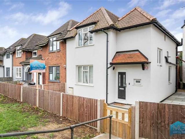 House for sale in North Finchley, Greater London