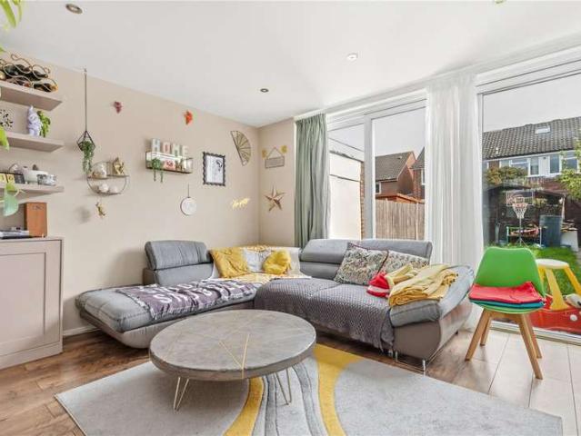 House for sale in Summerstown, Greater London