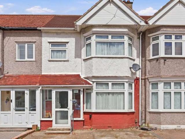 House for sale in Gants Hill, Greater London