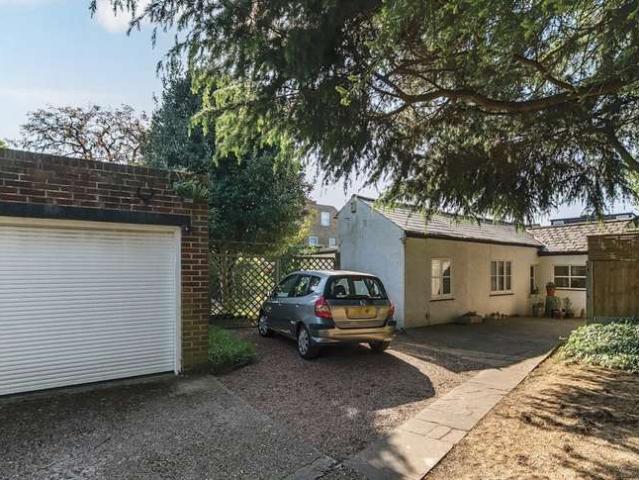 House for sale in Strawberry Hill, Greater London
