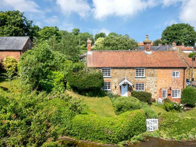 House for sale in Holwell, Brentingby