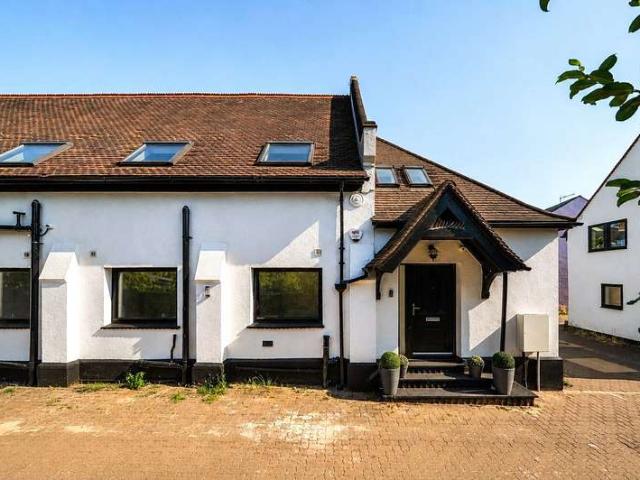 House for sale in Merry Hill, Hertsmere
