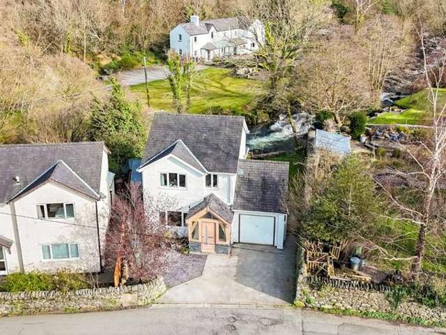 House for sale in Gerlan, Wales