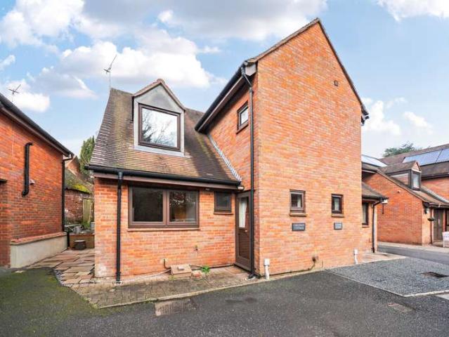 House for sale in Chalfont St. Peter, Denham