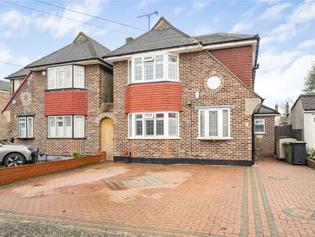 House for sale in Motspur Park, Greater London