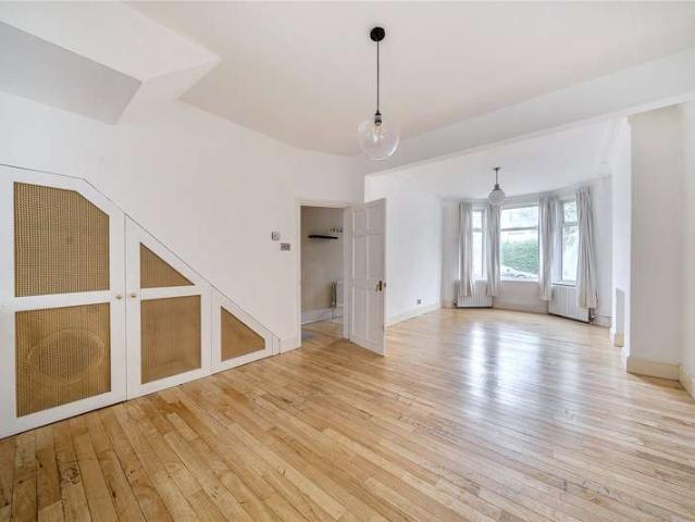 House for sale in Scotch Estate, Greater London