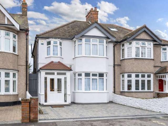 House for sale in Seven Kings, Greater London