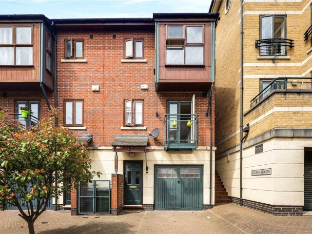 House for rent in Silvertown, Greater London
