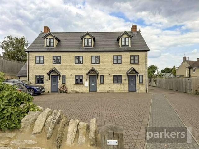 House for sale in Madley Park, Black Bourton