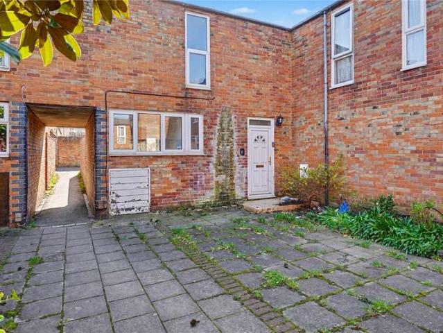 House for sale in Laindon, Essex