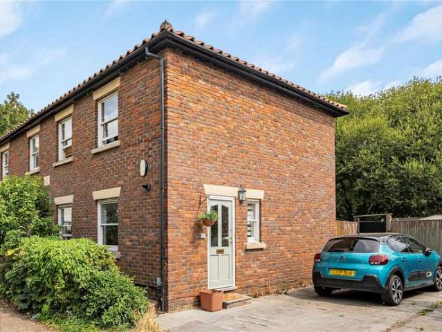 House for sale in London Borough of Merton, Merton Park