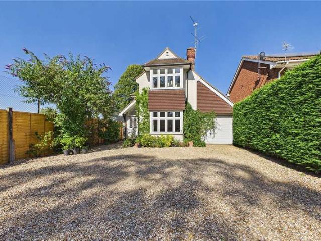 House for sale in Heol-las, Surrey
