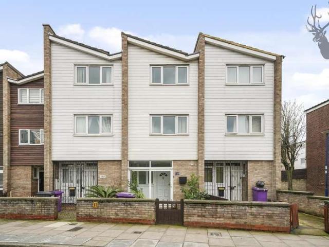 House for sale in Old Ford, Bow