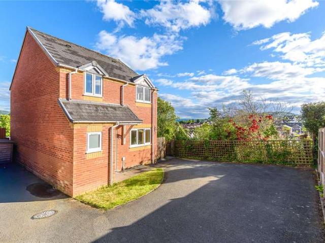 House for sale in Welshpool, Wales