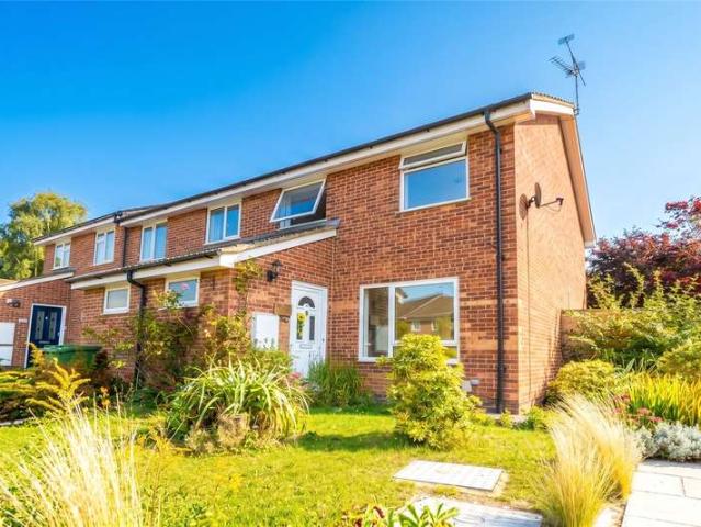 House for sale in Heol-las, Surrey